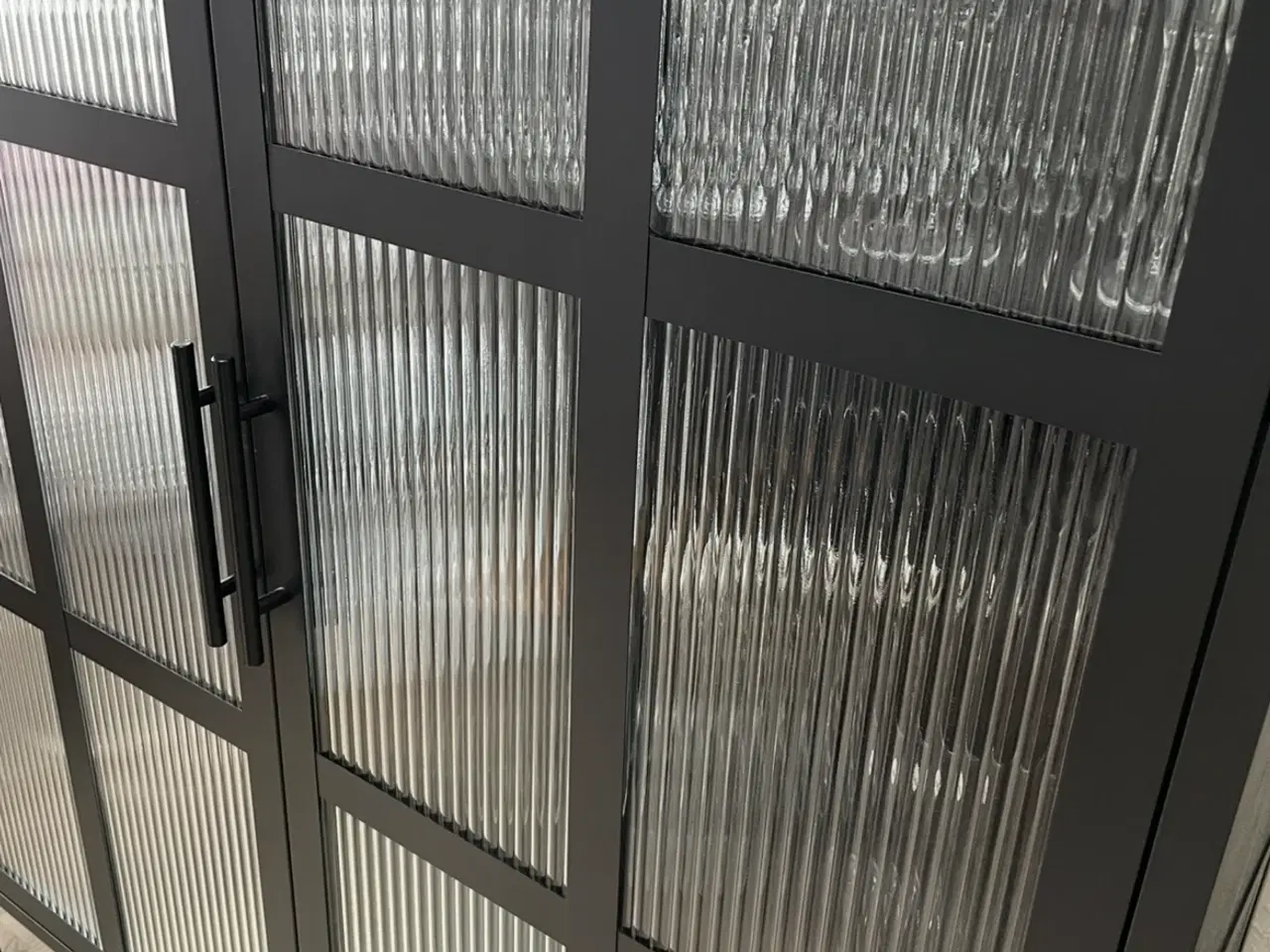Billede 2 - Sitheim Dura industrielt vitrineskab i sort metal