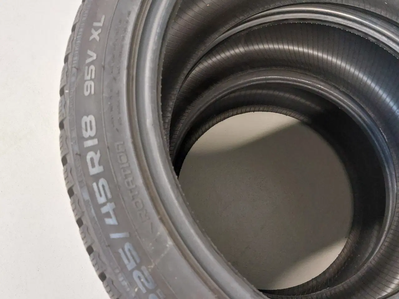 Billede 2 - 3 vinterdæk 225/45 R18 95V XL BS Nokian