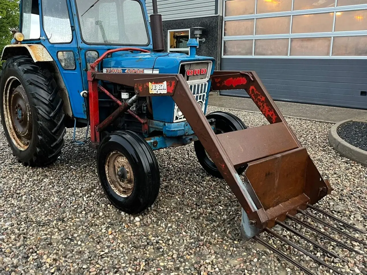 Billede 15 - Ford 4000 Y med frontlæsser monteret på