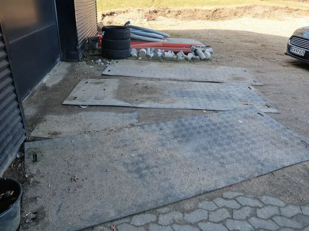 Billede 1 - 8 stk. køreplader, div. Varelager, palletank, karm m.m.