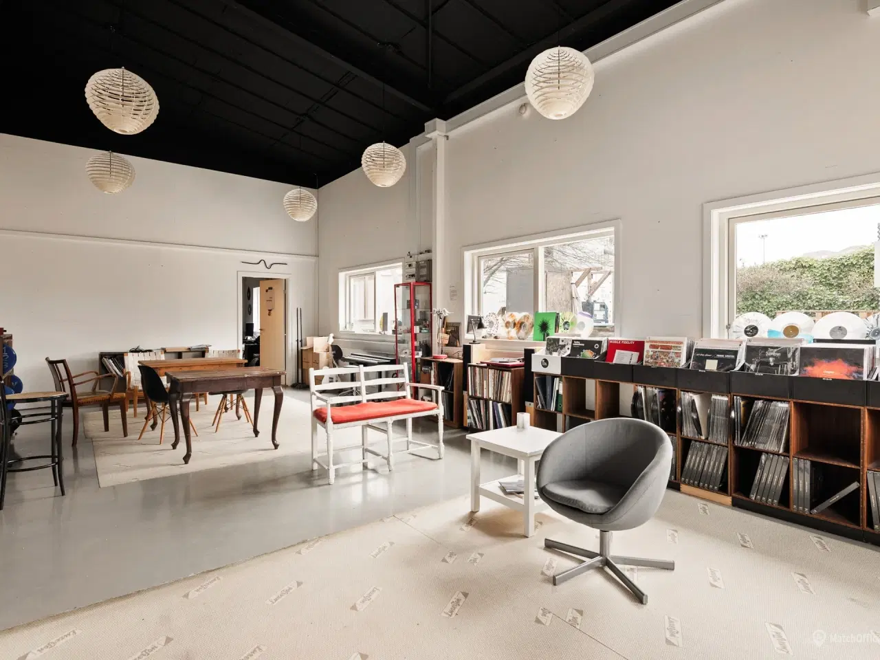 Billede 2 - Kontor- lager- og produktionslejemål med to porte i gadeniveau.