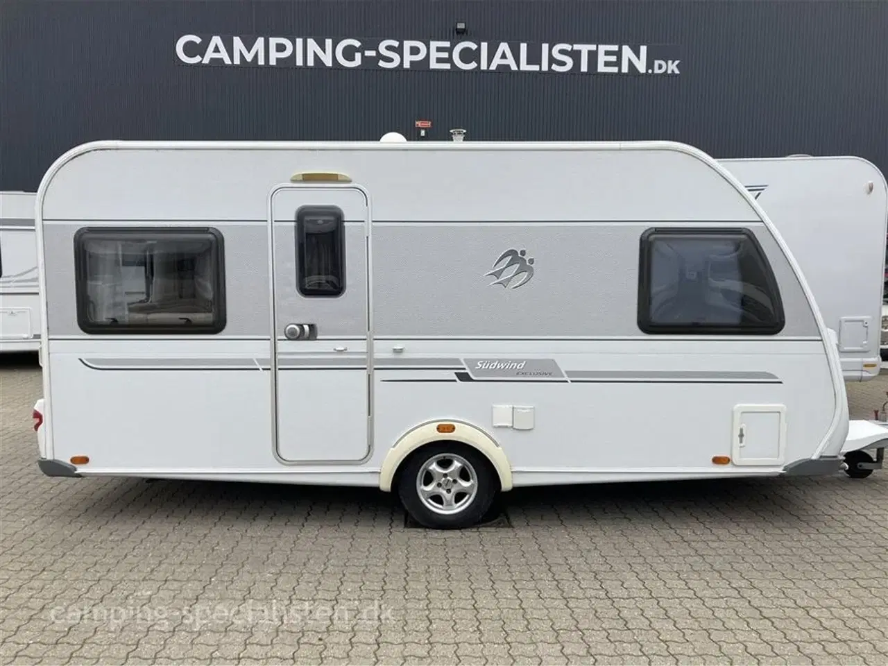 Billede 1 - 2011 - Knaus Südwind Exclusive 450 FU   Pæn og veludstyret Knaus Südwind Exclusive 450 FU fra 2011 - Kan nu opleves hos Camping-Specialisten i Silkeborg