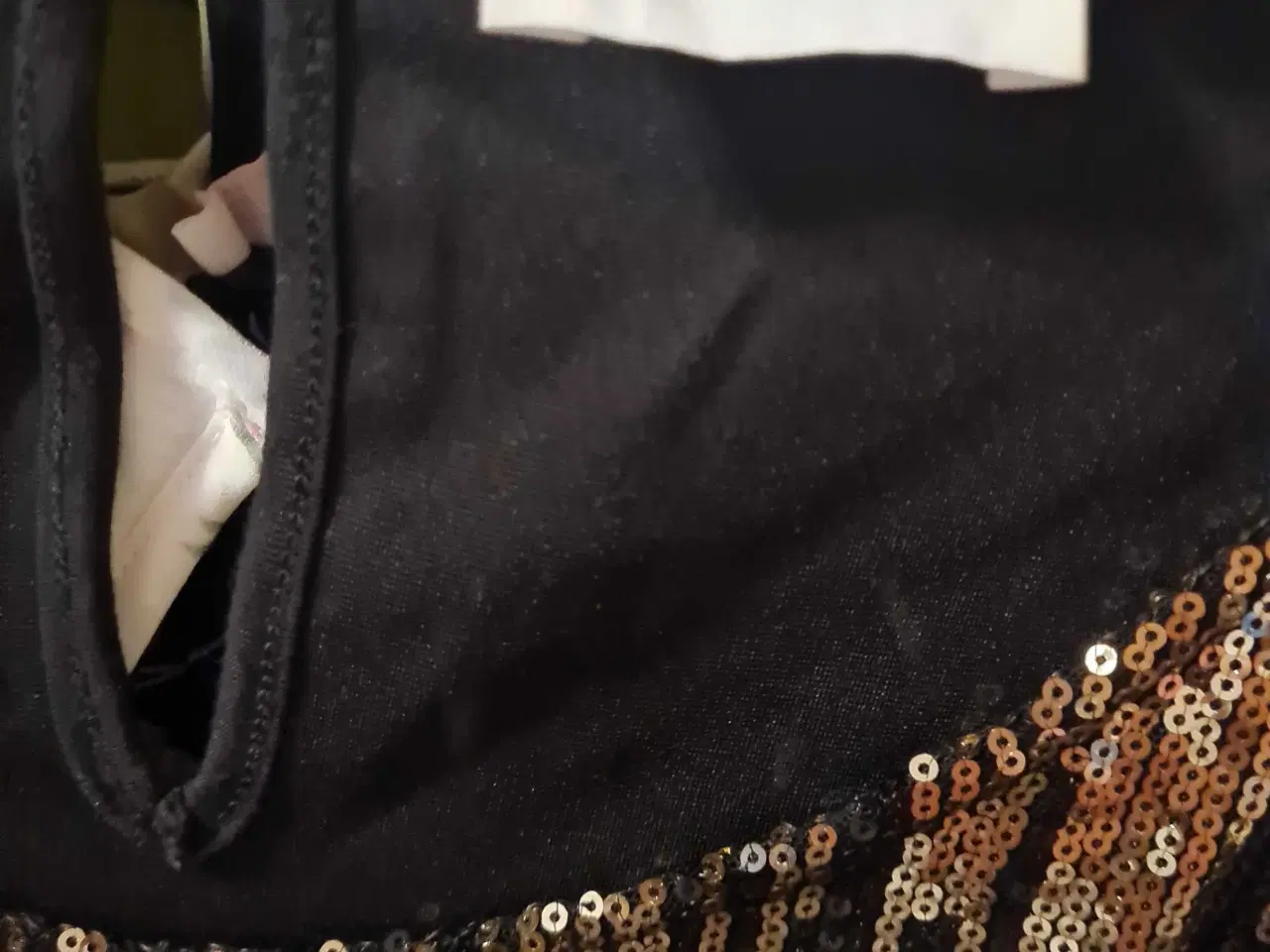 Billede 3 - guld top fra Zizzi str S 42-44