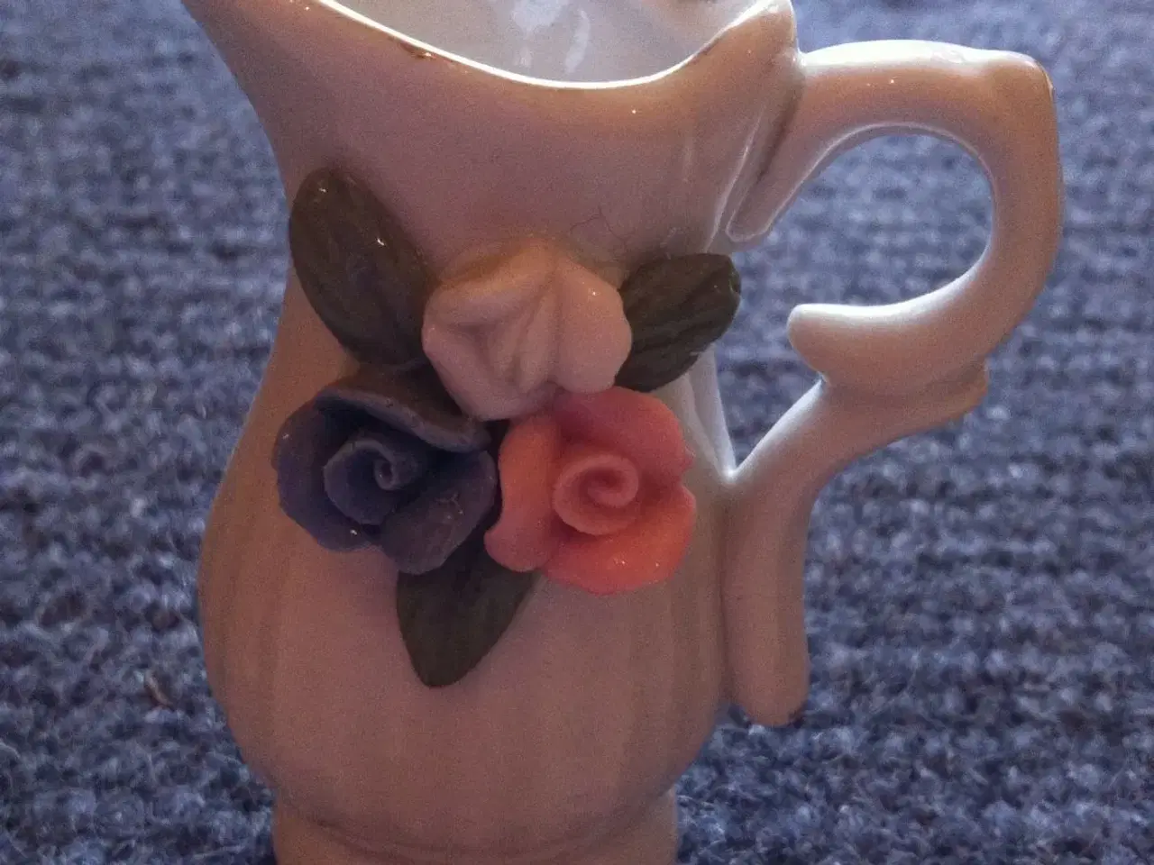 Billede 1 - LILLE kande med roser i porcelæn 