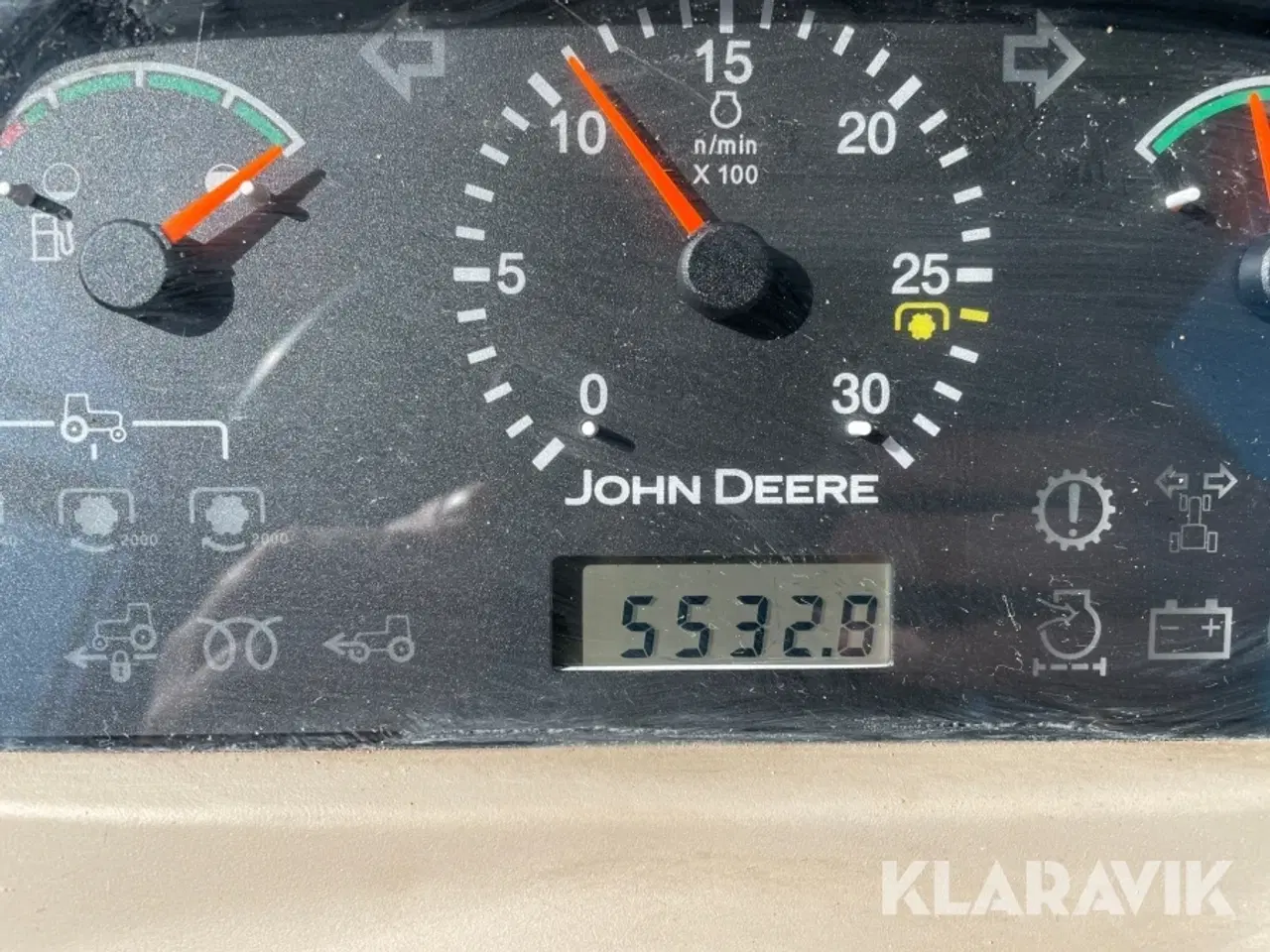 Billede 11 - Traktor med kost John Deere 3720