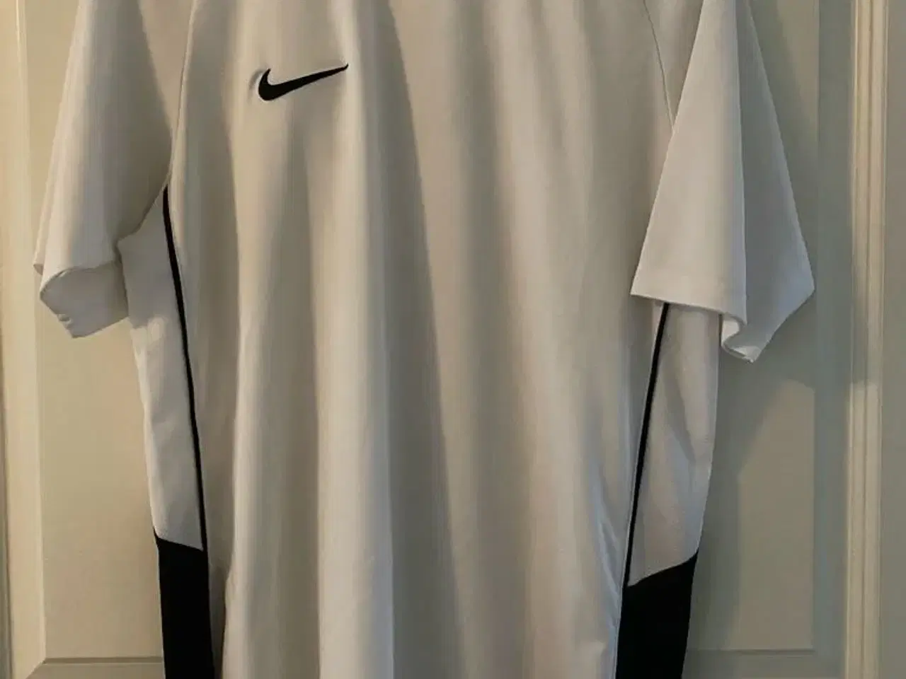 Billede 1 - Nike fit dry t- shirt mend