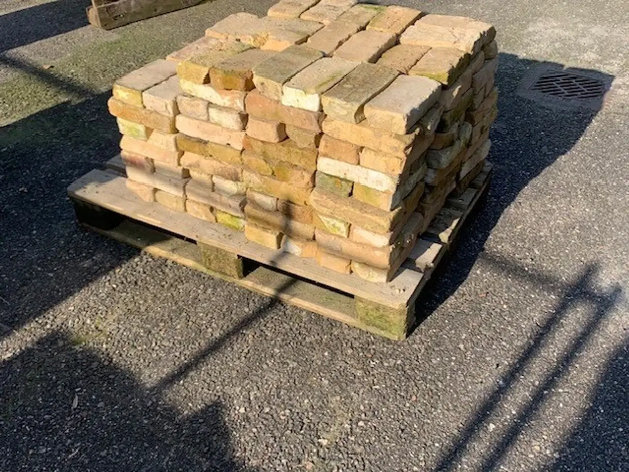 Billede 2 - genbrugsmursten til fliser og lign