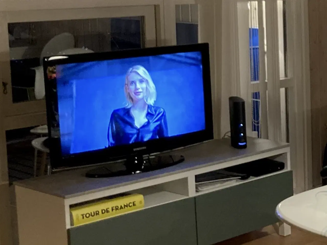 Billede 1 - IKEA BESTÅ TV-bord