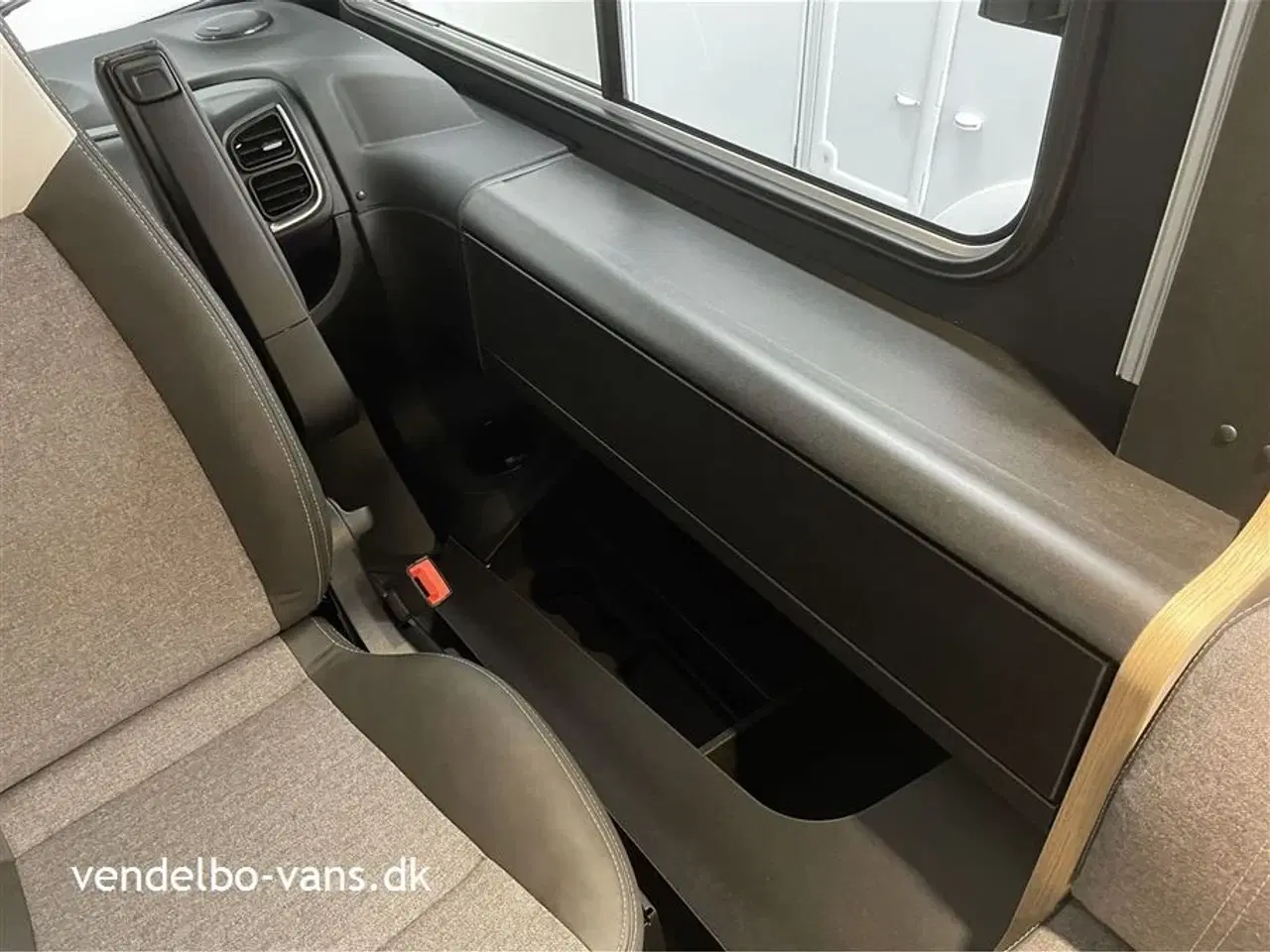 Billede 13 - 2023 - SunLight I 67S Aut.   Enkeltsenge - stor garage - 180 HK automatgear