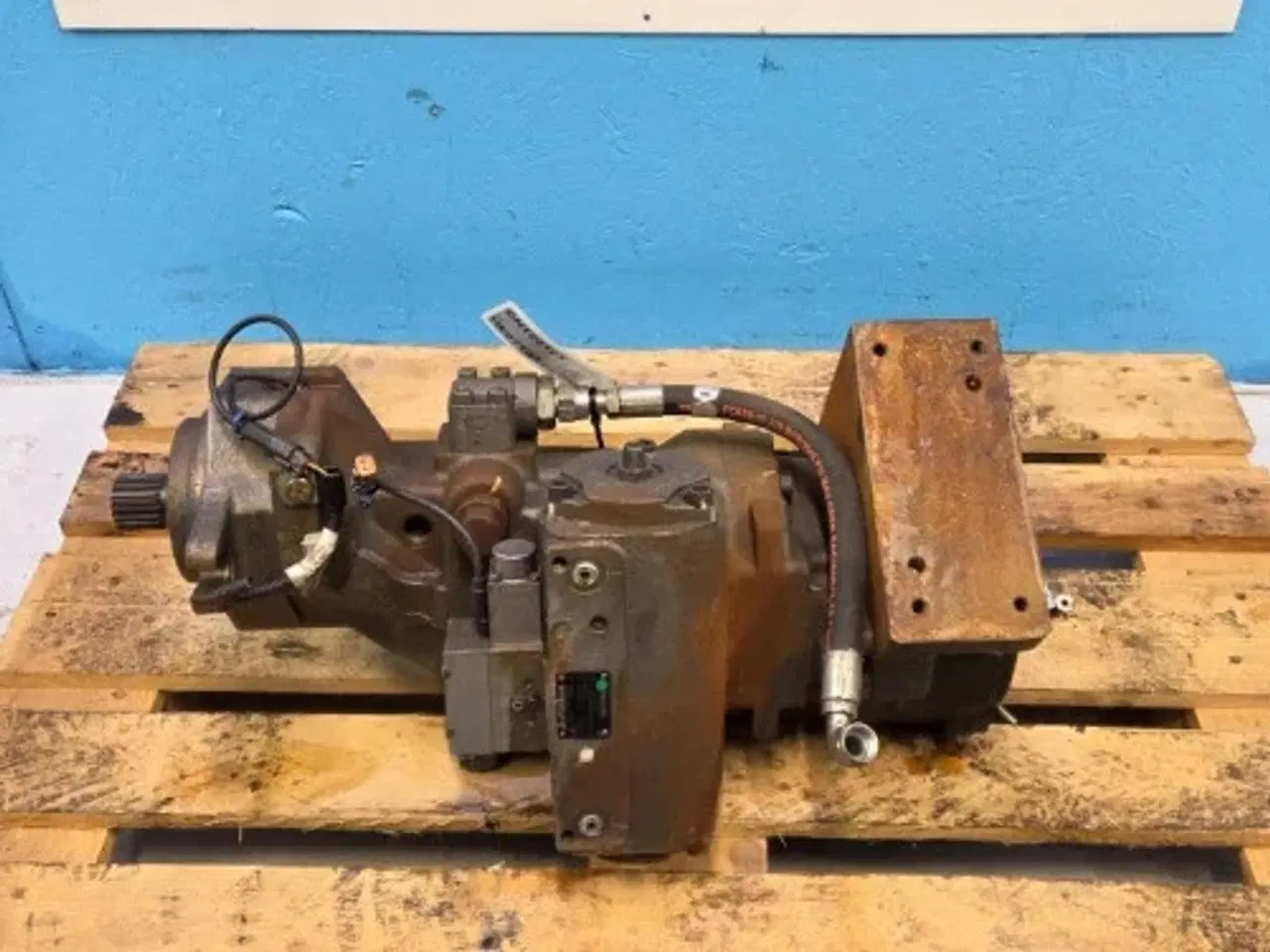 Billede 2 - New Holland T8.320 Hydrostatisk Pumpe 84393724