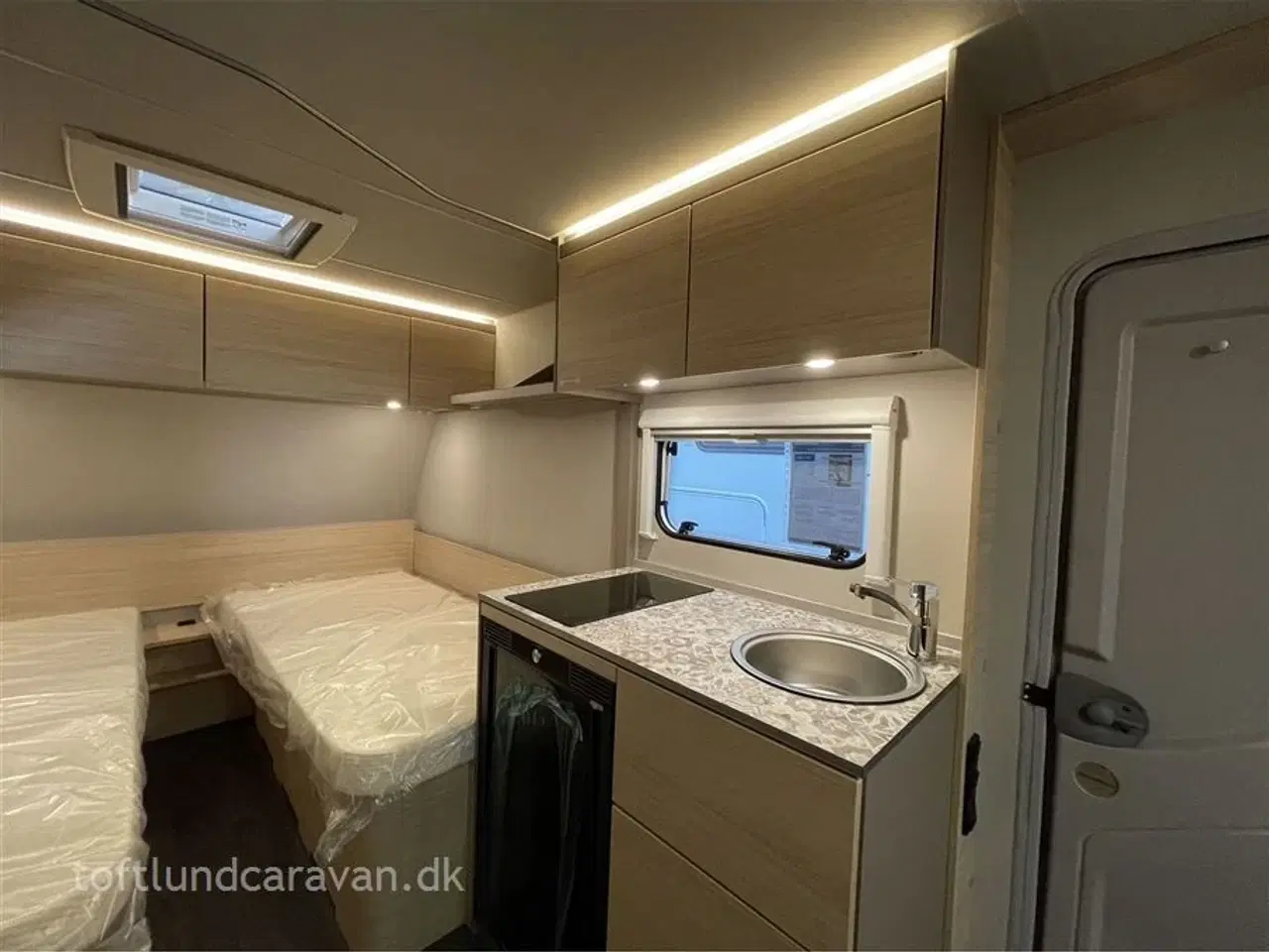 Billede 7 - 2025 - Weinsberg CaraCito 470 EU E-Power   LAV VÆGT. FULDELEKTRISK campingvogn med enkeltsenge. EGENVÆGT KUN 955 KG !!