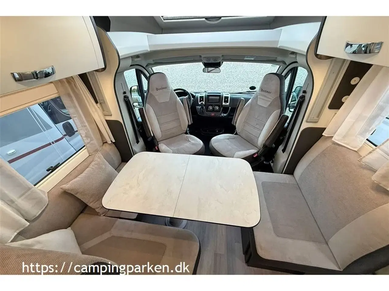 Billede 4 - 2021 - Benimar Mileo 296   Flot og velholdt camper med Queens bed