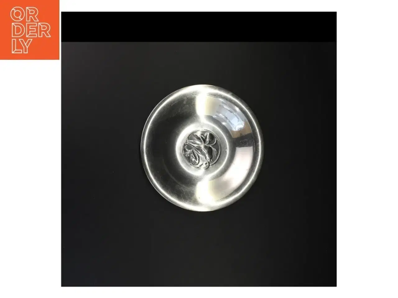 Billede 4 - Metal bakke med dekorativt motiv (str. I diameter 21 cm)