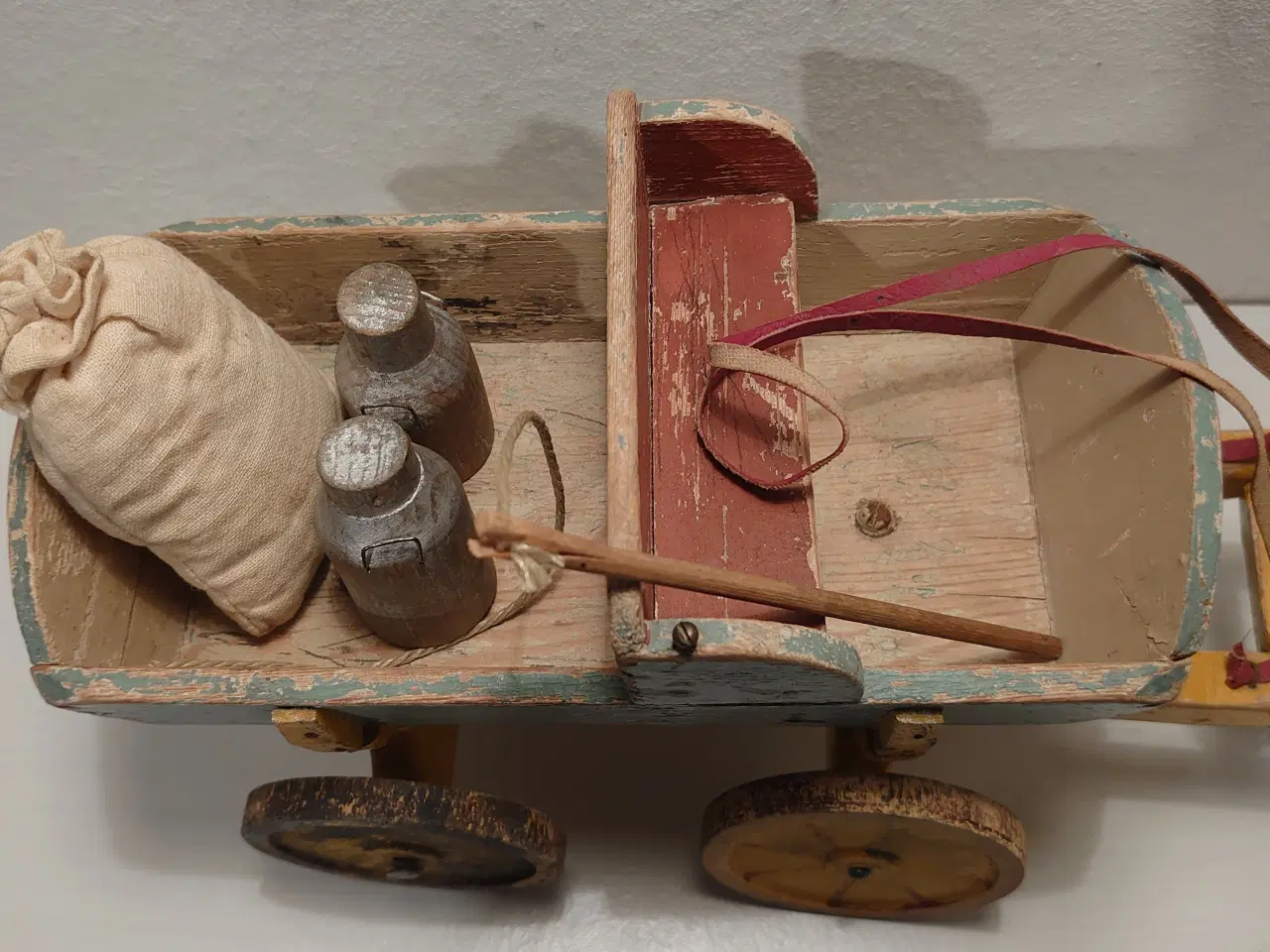 Billede 4 - Fængselslegetøj: Vogn med hest. Ca 1930. L 50cm