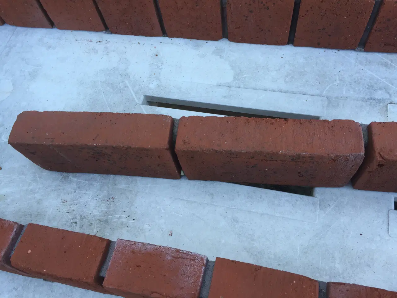 Billede 1 - Tegloverligger - 143 cm / 6 sten - ubrugt