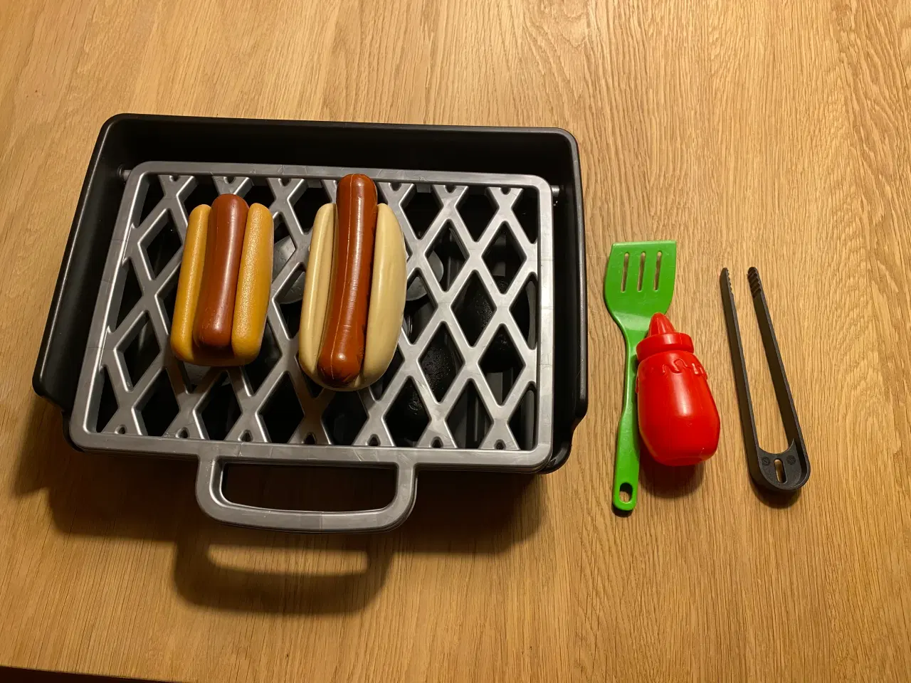 Billede 4 - Legetøjs bordgril 2 stk. med hotdog 