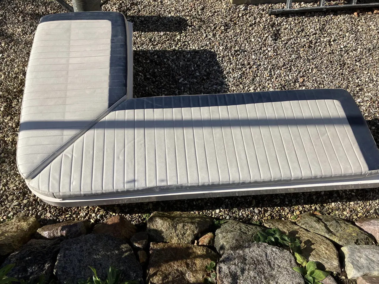 Billede 1 - L formet bænk i glasfiber 