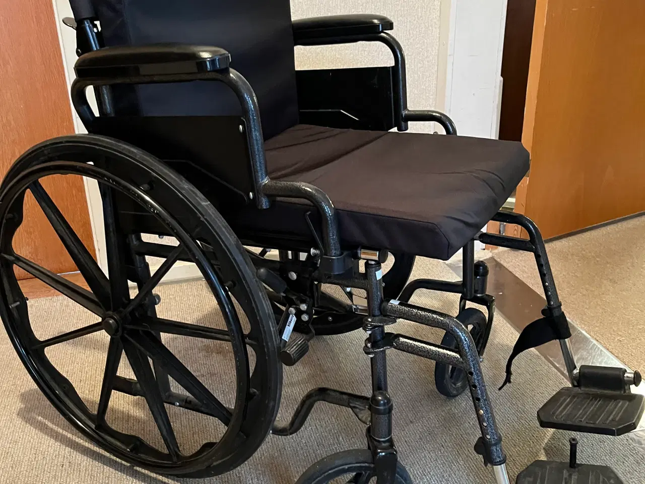 Billede 1 - Kørestol komplet sædebredde 45