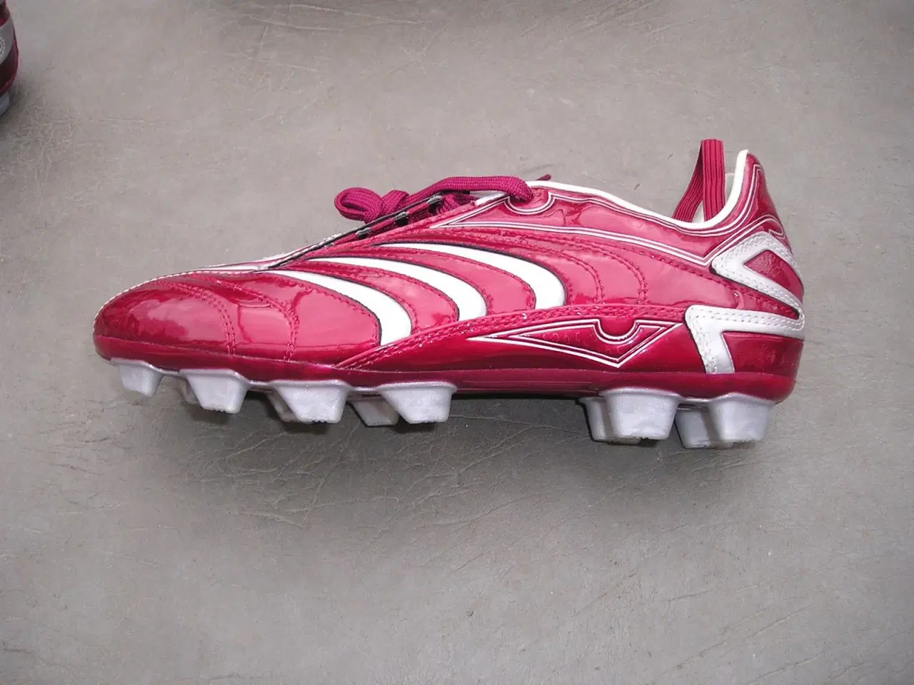 Billede 1 - Adidas nye fodboldstøvler str. 33