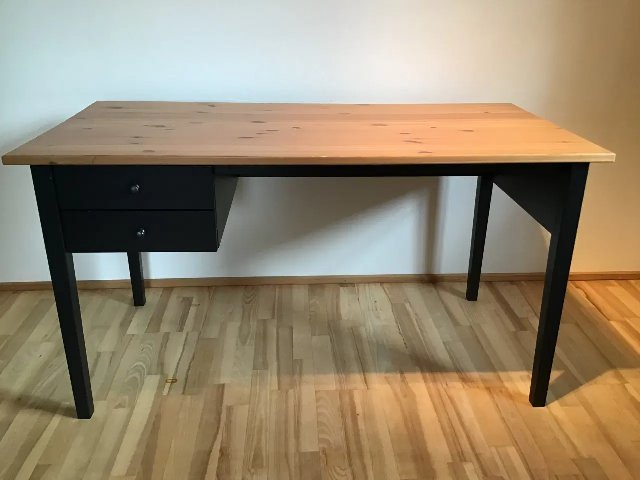 Billede 1 - Skrivebord