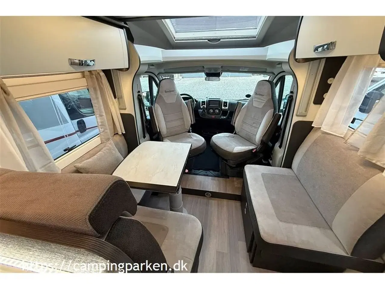 Billede 3 - 2021 - Benimar Mileo 296   Flot og velholdt camper med Queens bed