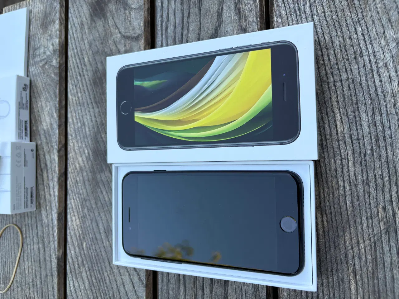 Billede 1 - iPhone SE 2/3 64GB sort med alt tilbehør