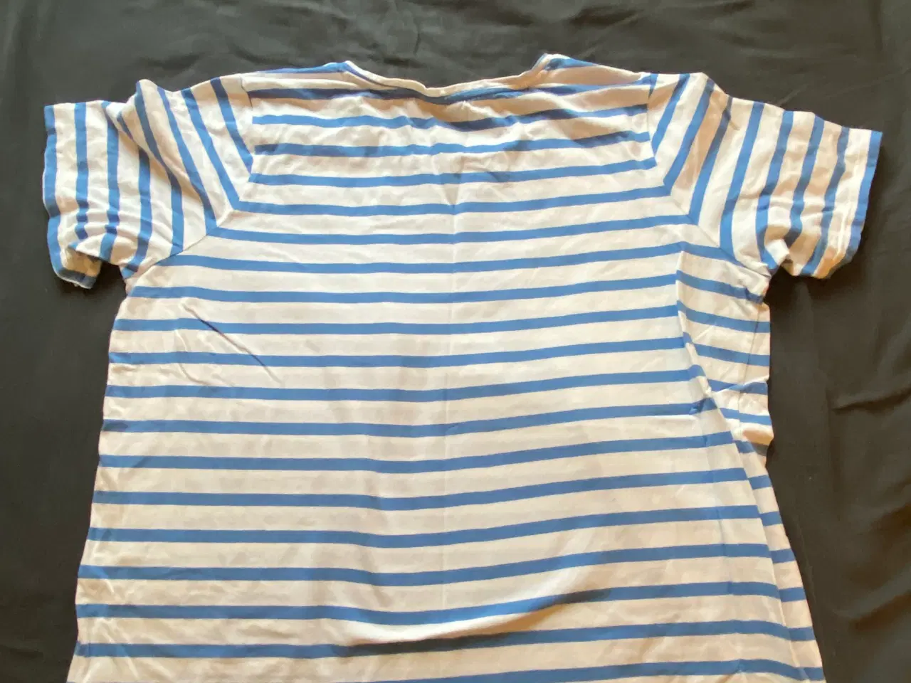 Billede 5 - T-shirt med lyseblå striber