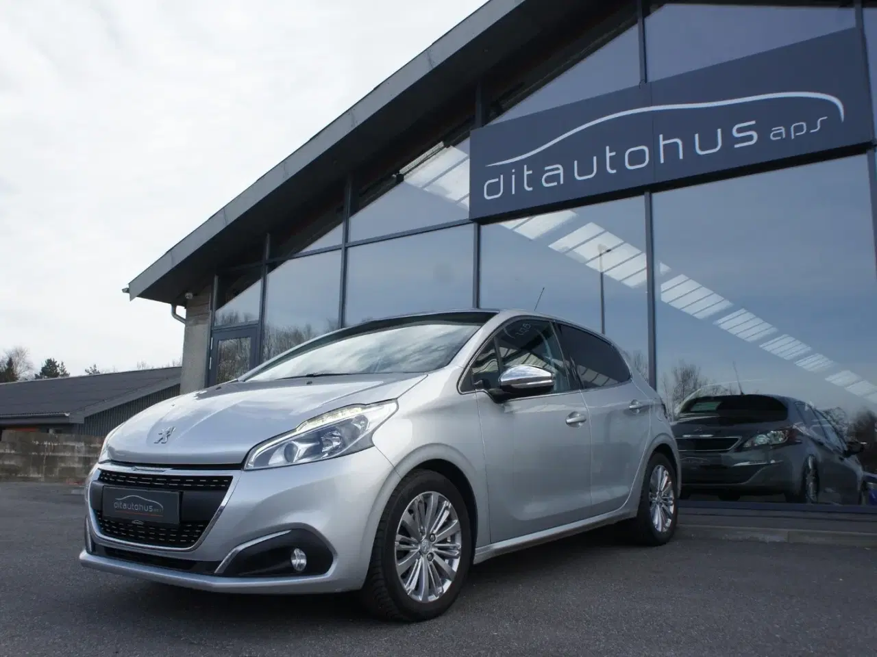 Billede 3 - Peugeot 208 1,6 BlueHDi 100 Allure Sky