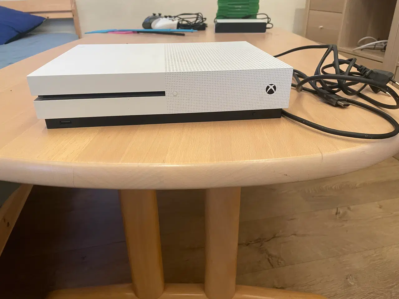 Billede 1 - Xbox med 2 kontrollere en 8 Tb harddisk og 20 spil