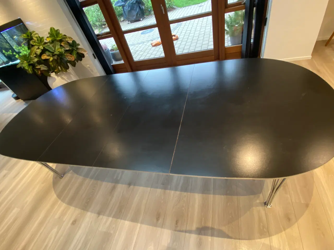 Billede 6 - Spisebord sort med 2 udtræks plader,  Chrom Ben