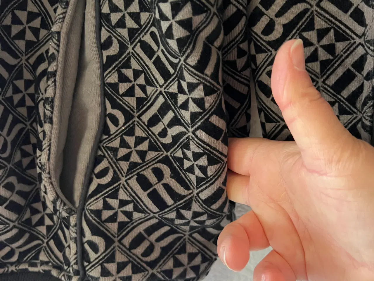 Billede 10 - Rydel House Royalty Sweatshirt m/Lynlås. (Str. L)