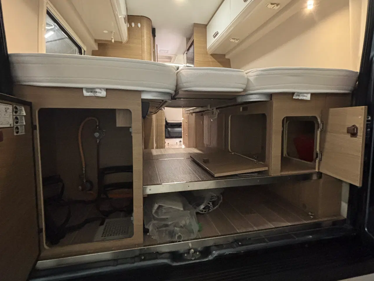 Billede 3 - Autocamper til salg - McLouis Menfys Prestige 4