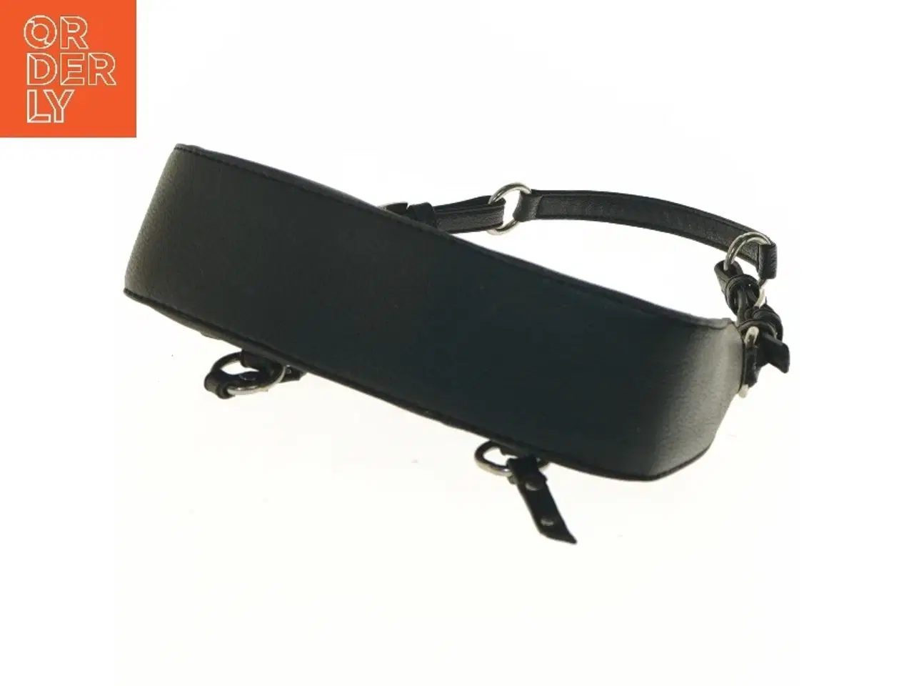 Billede 5 - Sort skuldertaske med nitter (str. 10x6x21 cm)