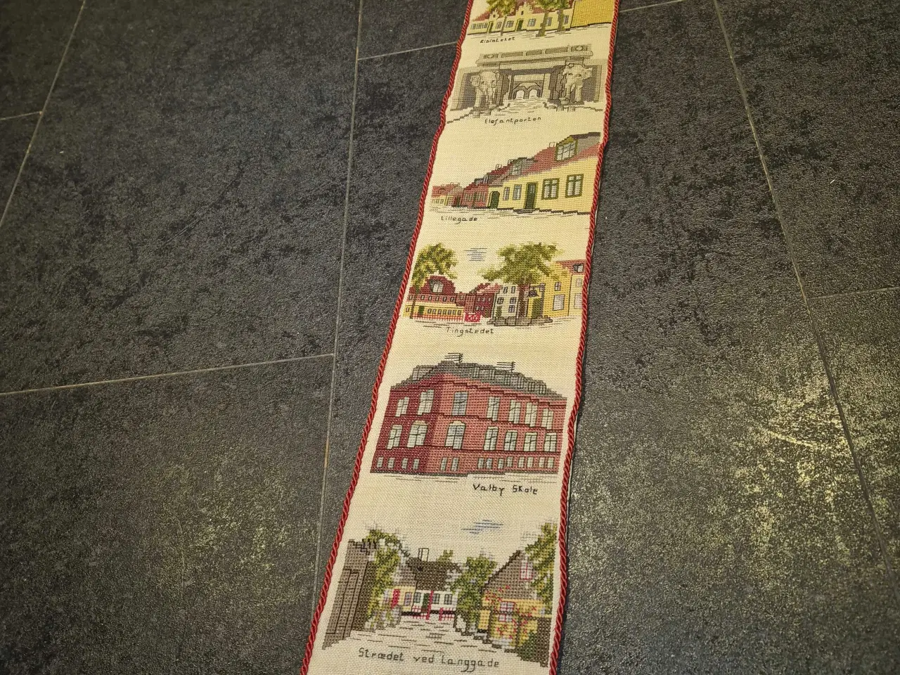 Billede 1 - Broderet klokkestreng pver Valby