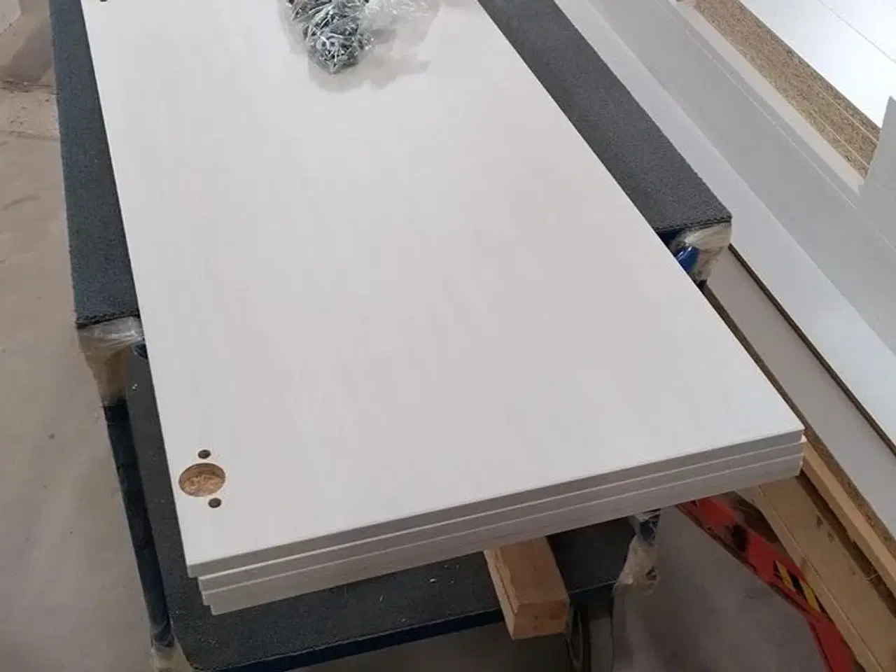 Billede 6 - 4 stk. usamlet højskabe H: 195,2 x B: 50 x D: 34,0 med låge og 16 hylder