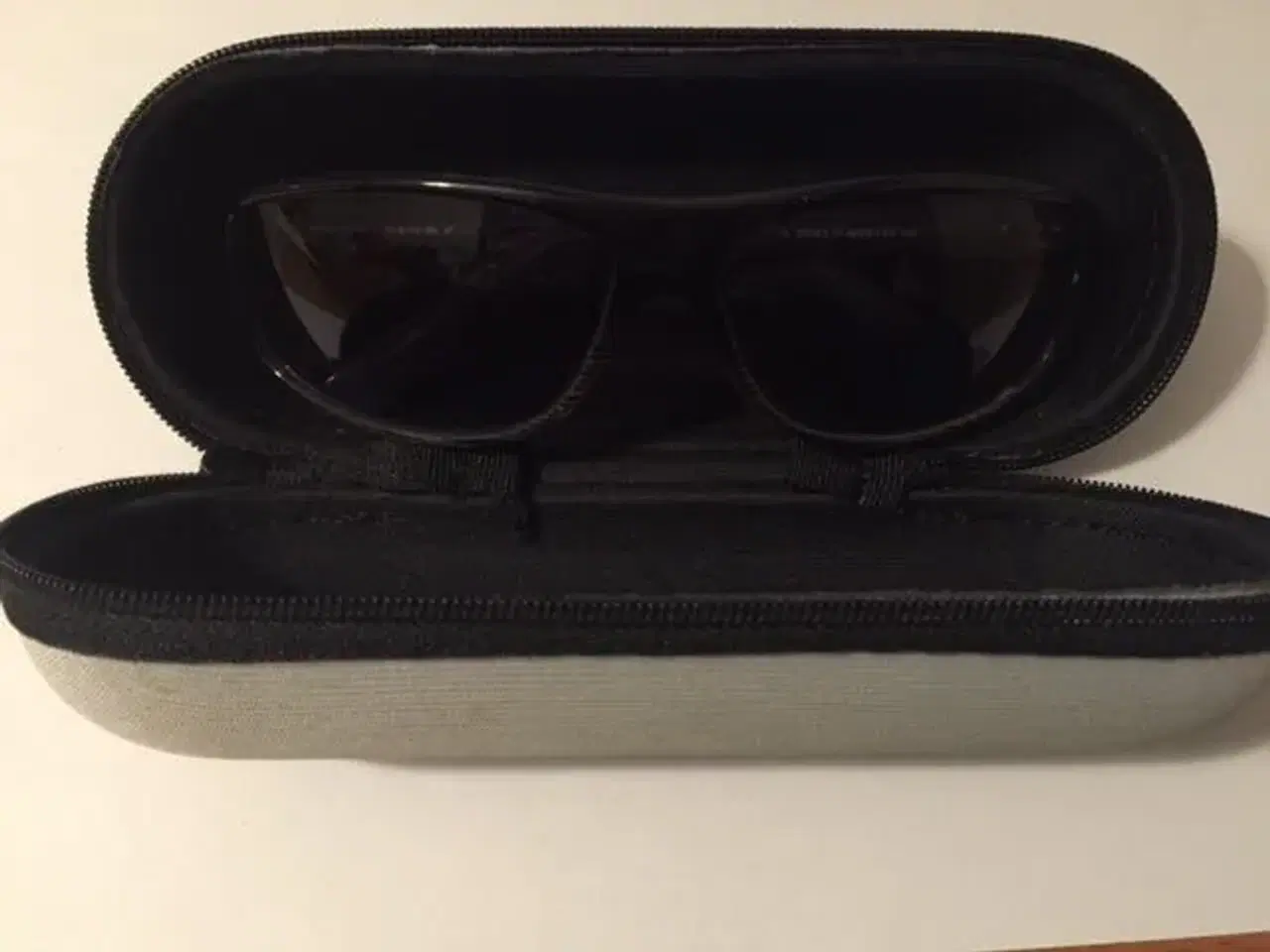 Billede 2 - Solbriller fra MS&F med case box