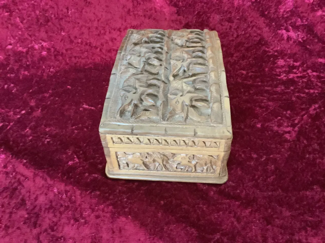 Billede 6 - Håndlavet smykkeskrin træ med udskæringer af elefa