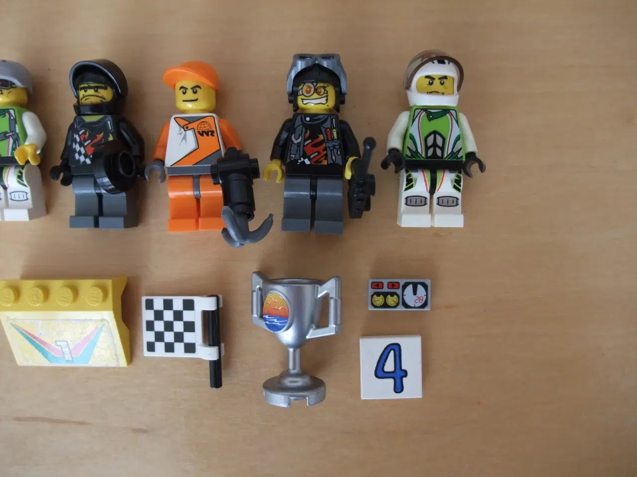 Billede 3 - Lego World Racers Figurer
