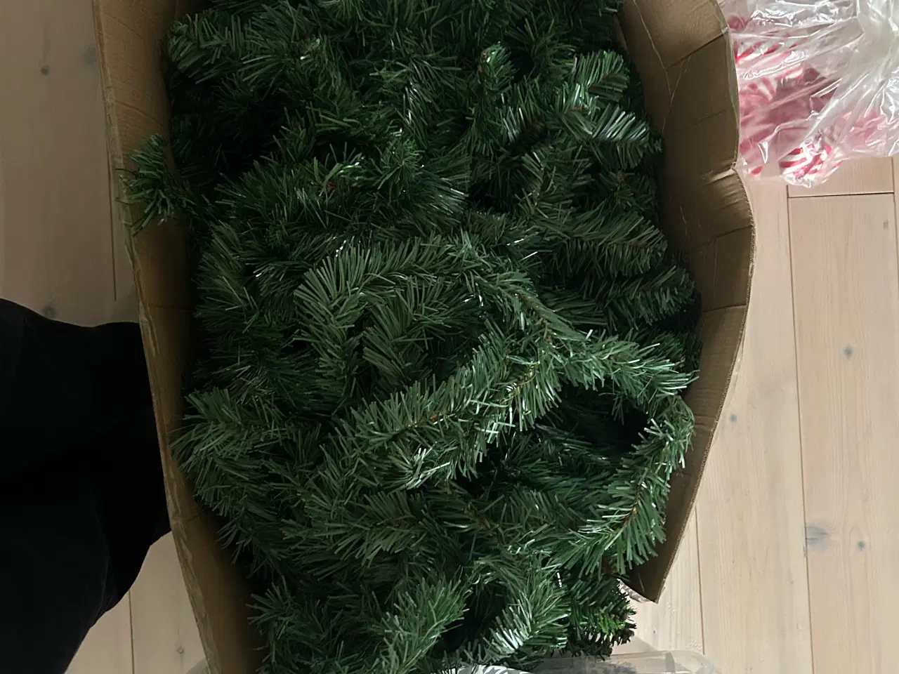 Billede 1 - Granguirlande ( kunstig 6 Meter)