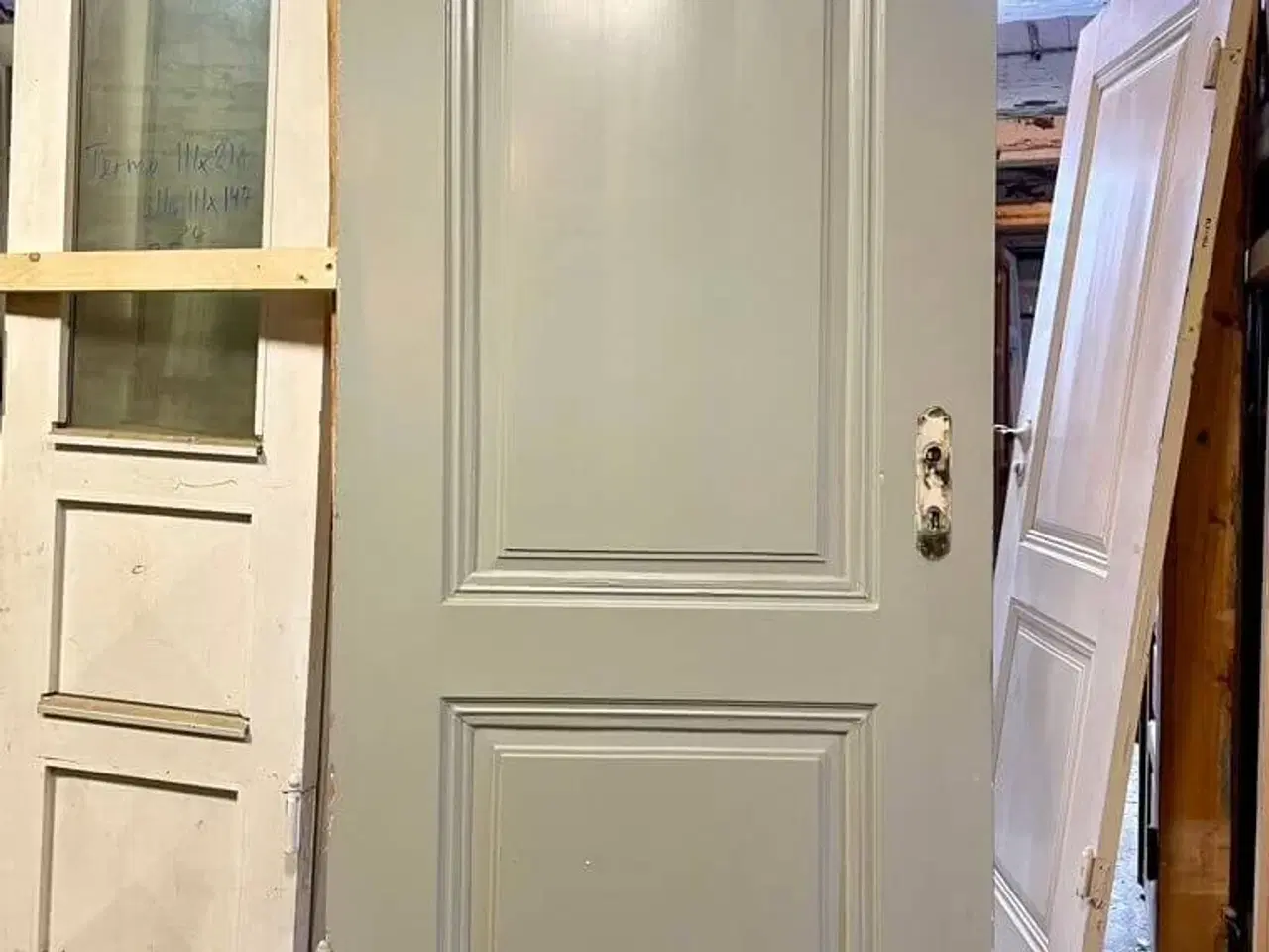 Billede 1 - Klassisk dørblad m. smukke fyldninger