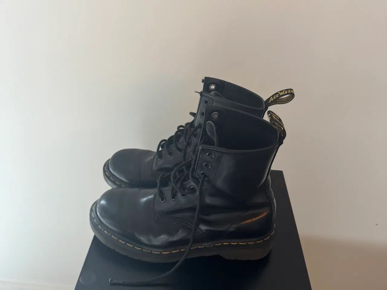 Billede 2 - DR. MARTENS STØVLER!