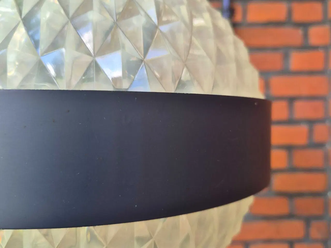 Billede 5 - Sjælden kuglelampe i plast med mavebælte i metal
