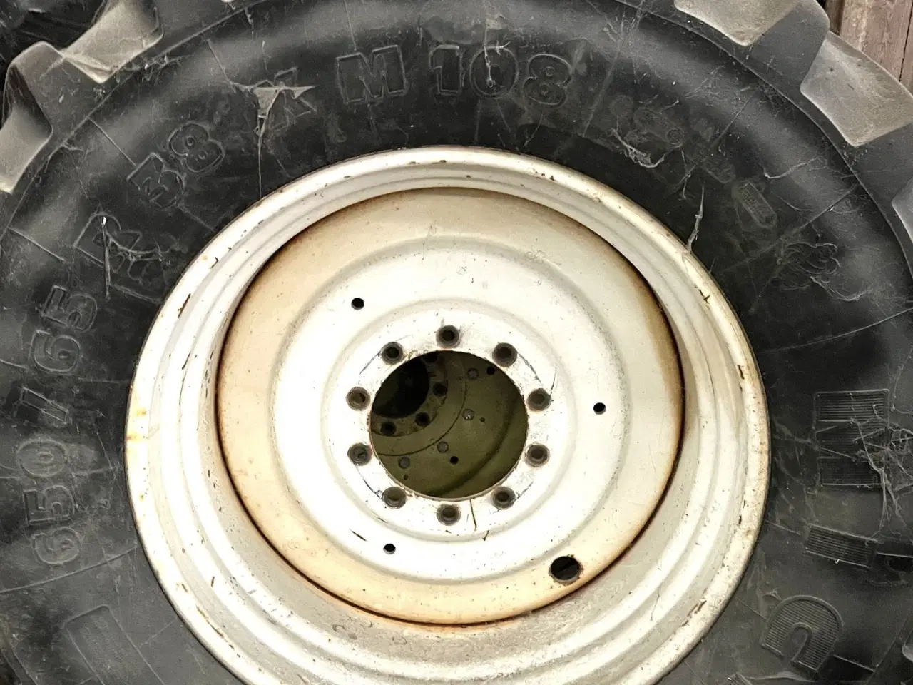 Billede 3 - Michelin 650/65R38 10 huls komplet  Brede hjul trailer sprøjte mv.