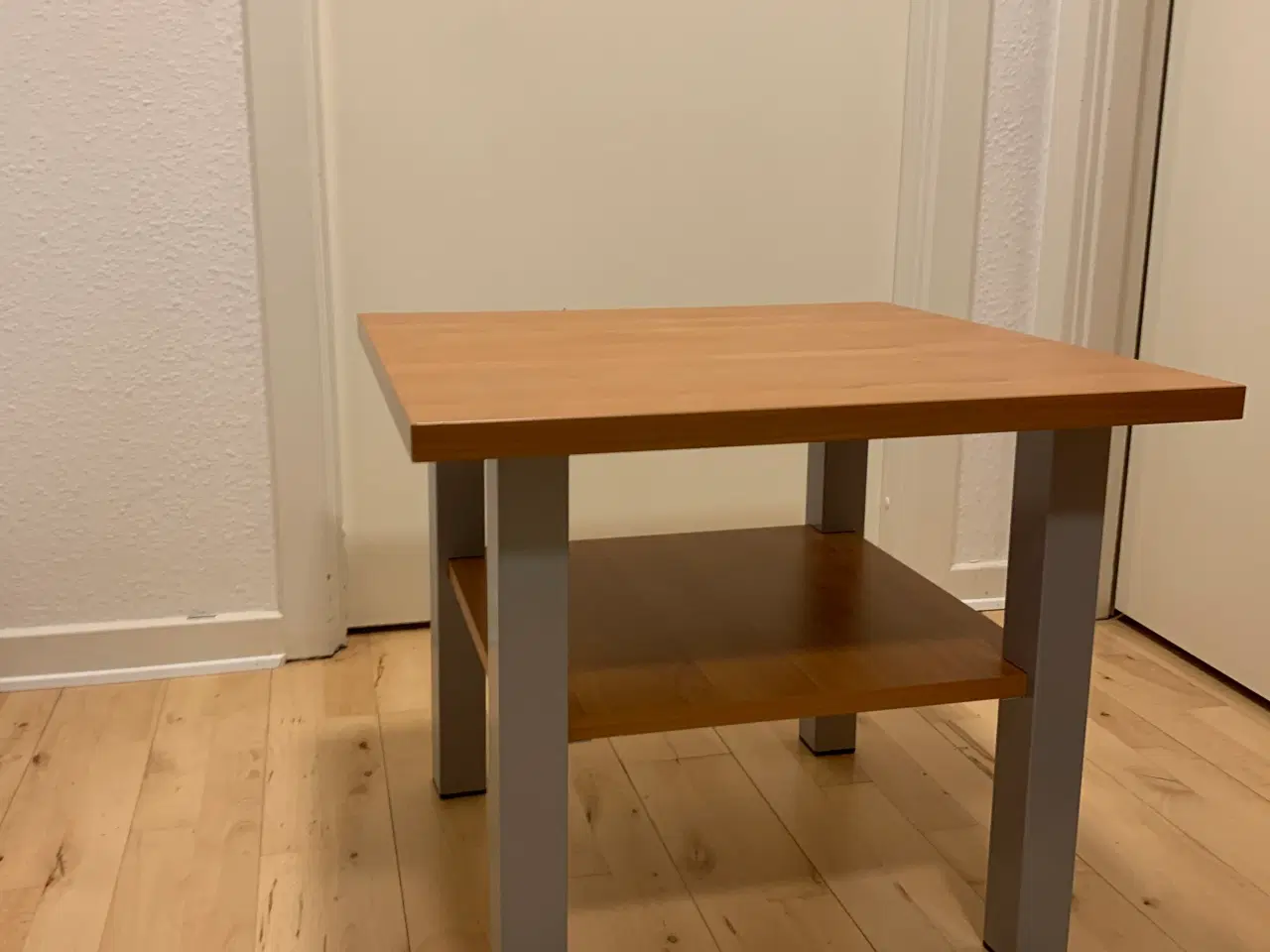 Billede 1 - Pænt lille hjørnebord