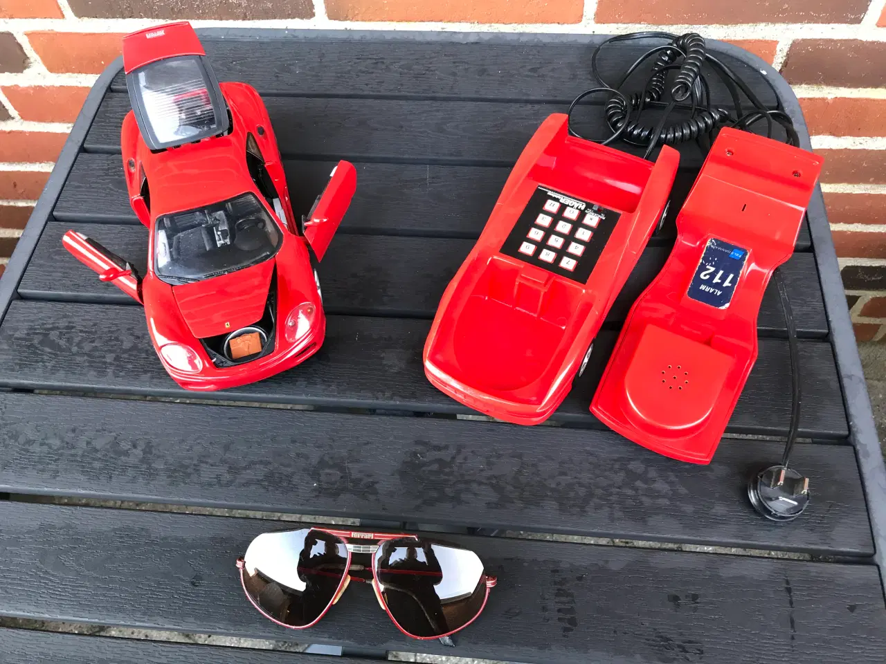 Billede 2 - Ferrari bil.1/18 - væg telefon - og solbriller