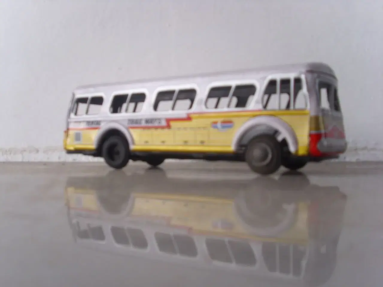 Billede 1 - Bus af metal/blik