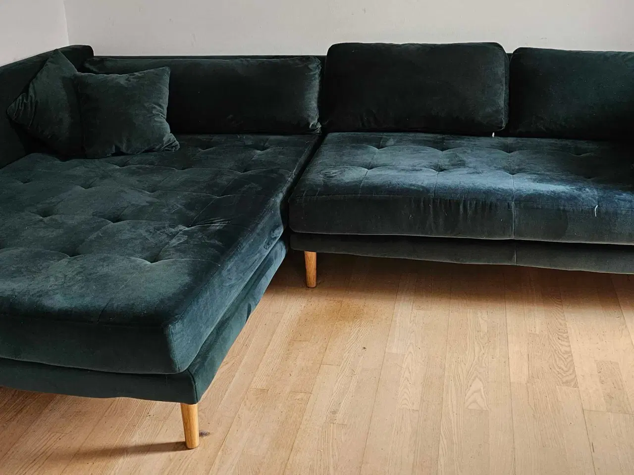 Billede 1 - Grøn velour sofa m. stor chaiselong.