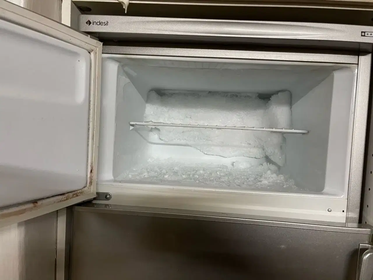 Billede 2 - Indesit Køleskab med fryserum