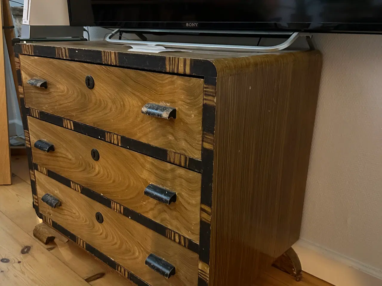 Billede 3 - Art Deco kommode, 1940erne i massiv træ og finér