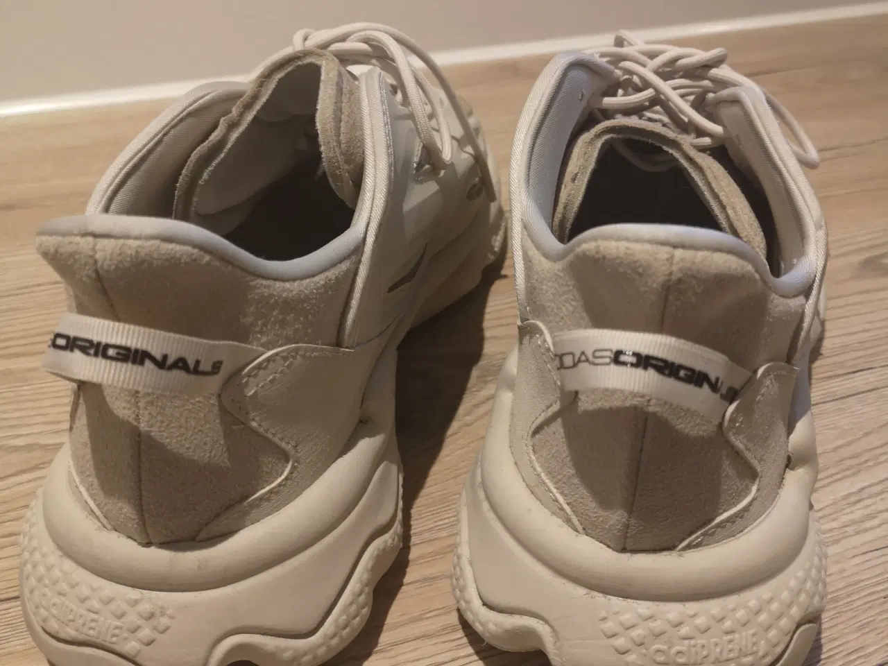 Billede 4 - Gode Adidas sneakers, str. 44 2/3